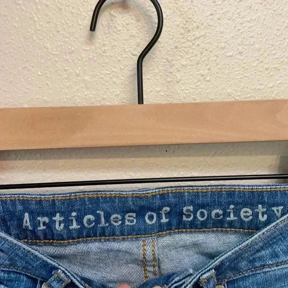 ARTICLES OF SOCIETY Women’s Distressed Jeans - Picture 4 of 9